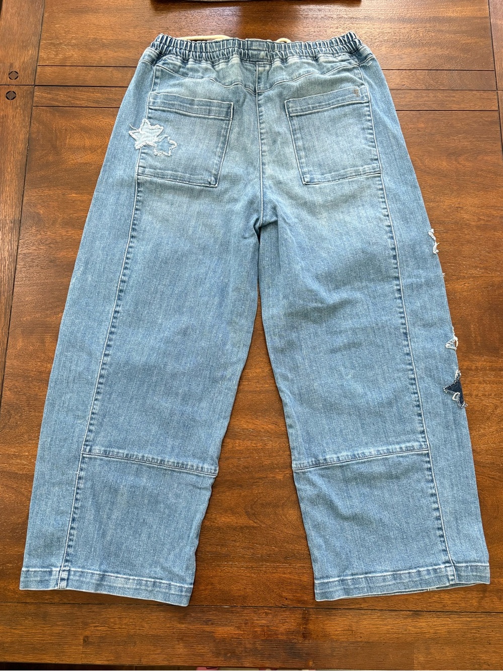 Pilcro Anthropologie Izzie Relaxed Pull On Frayed Stars Patch Barrel Jeans Small - Picture 3 of 13